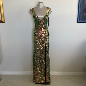 NWT! MacDuggal formal dress designed by Cassandra Stone green iridescent long